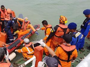 Tim SAR Temukan Korban KM Gerbang Samudra di Kamar Nakhoda Tim SAR Temukan Korban KM Gerbang Samudra di Kamar Nakhoda