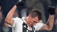 Sundulan Mario Mandzukic menjadi satu-satunya gol dalam laga ini. REUTERS/Stefano Rellandini.
