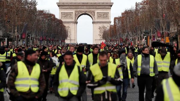 Massa Rompi Kuning Mulai Berdatangan ke Paris