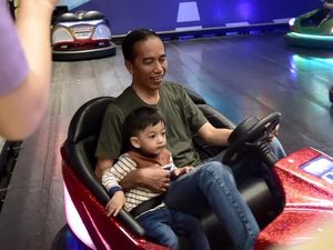 Momen Seru Jokowi Habiskan Waktu Bersama Cucu Momen Seru Jokowi Habiskan Waktu Bersama Cucu