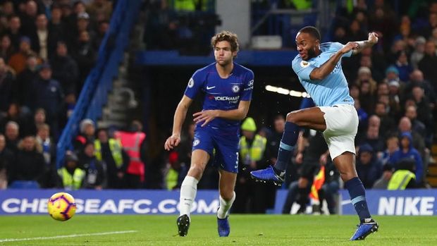 Raheem Sterling menciptakan beberapa peluang untuk City di babak pertama