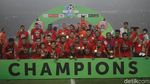 Momen Bersejarah Persija Angkat Trofi Liga 1 2018