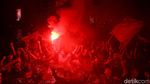 Rayakan Kemenangan, The Jakmania Nyebur ke Kolam Bundaran HI