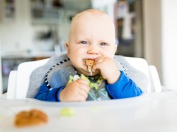 Cegah Anak Tersedak, Berikan BLW dengan Konsep Responsive Feeding