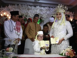 Aseek! Daus Mini Diendorse Adly Fairuz Honeymoon ke Bali