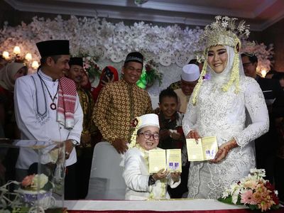 Daus Mini Grogi hingga Nangis Menikah Ketiga Kalinya