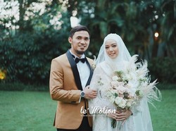 Seperti Lindswell Kwok, 5 Artis Ini Pakai Gaun Syari Saat Menikah
