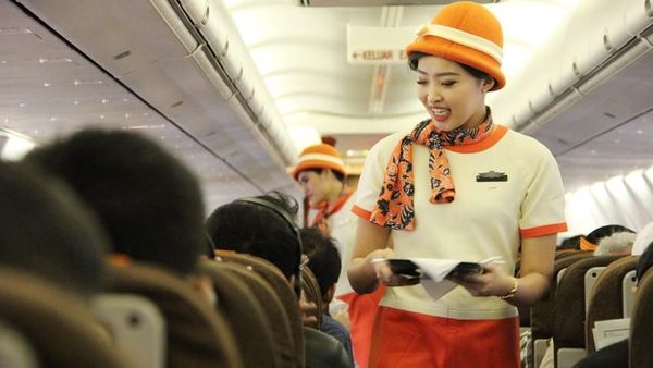 Foto: Saat Pramugari Garuda Pakai Seragam Jadul