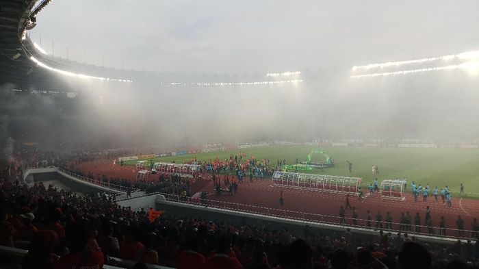 Suasana Gelora Bung Karno setelah Persija Jakarta juara Liga 1 2018. (Foto: Yanu Arifin/Detikcom) Suasana Gelora Bung Karno setelah Persija Jakarta juara Liga 1 2018. (Foto: Yanu Arifin/Detikcom)