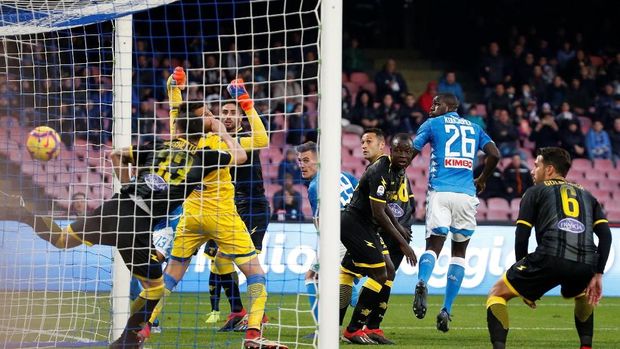 Hantam Frosinone 4-0, Napoli Terus Tempel Juventus