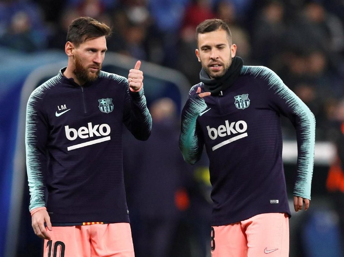 Jordi Alba tak terima Lionel Messi gagal menangi Ballon dOr 2018. (Foto: Albert Gea/Reuters)