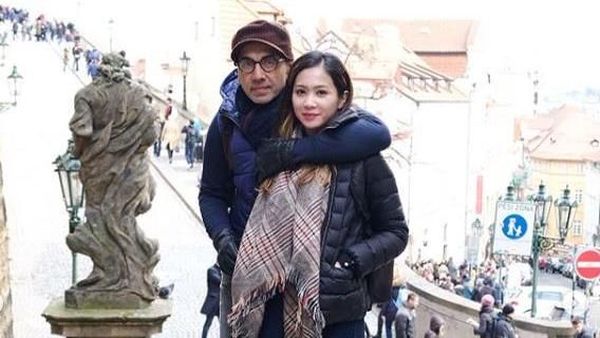 7 Potret Keharmonisan Bunga Zainal dan Sang Suami