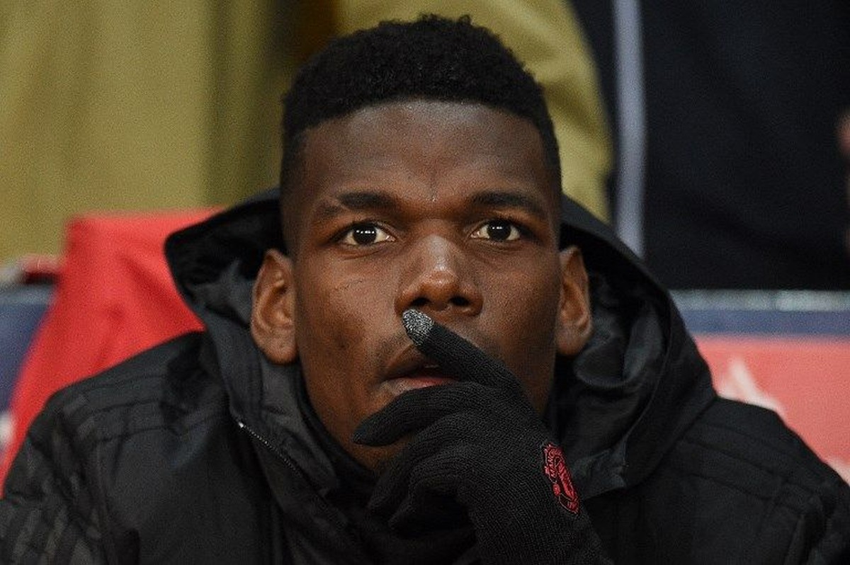 Paul Pogba dicadangkan karena mentalitasnya tak sesuai ekpektasi Jose Mourinho. (Foto: Oli Scarff/ AFP Photo)