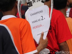 Jakmania, yang dikenal militan mendukung Persija, terlihat sudah bersiap memberikan dukungan untuk klub kesayangannya.
