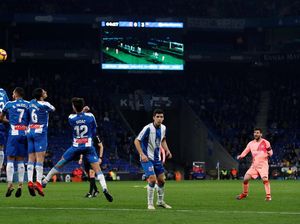 Messi Bikin Dua Gol Tendangan Bebas, Barcelona Gilas Espanyol