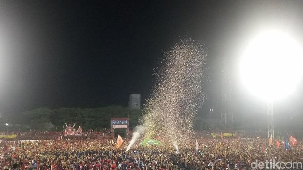 Pesta kembang api PSM Makassar