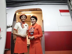 Asyiknya Penerbangan Vintage Garuda, Pramugarinya Berseragam Jadul