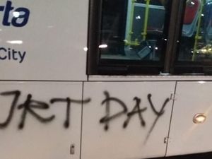 Jakmania dan TransJ Bertemu, Coretan JKT DAY di Bus Dihapus