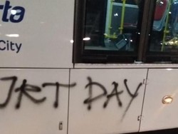 Bus TransJakarta Dicoreti JKT DAY, Jakmania Minta Maaf