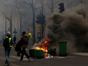 Foto: Polisi Bentrok dengan Demonstran Rompi Kuning di Paris Foto: Polisi Bentrok dengan Demonstran Rompi Kuning di Paris