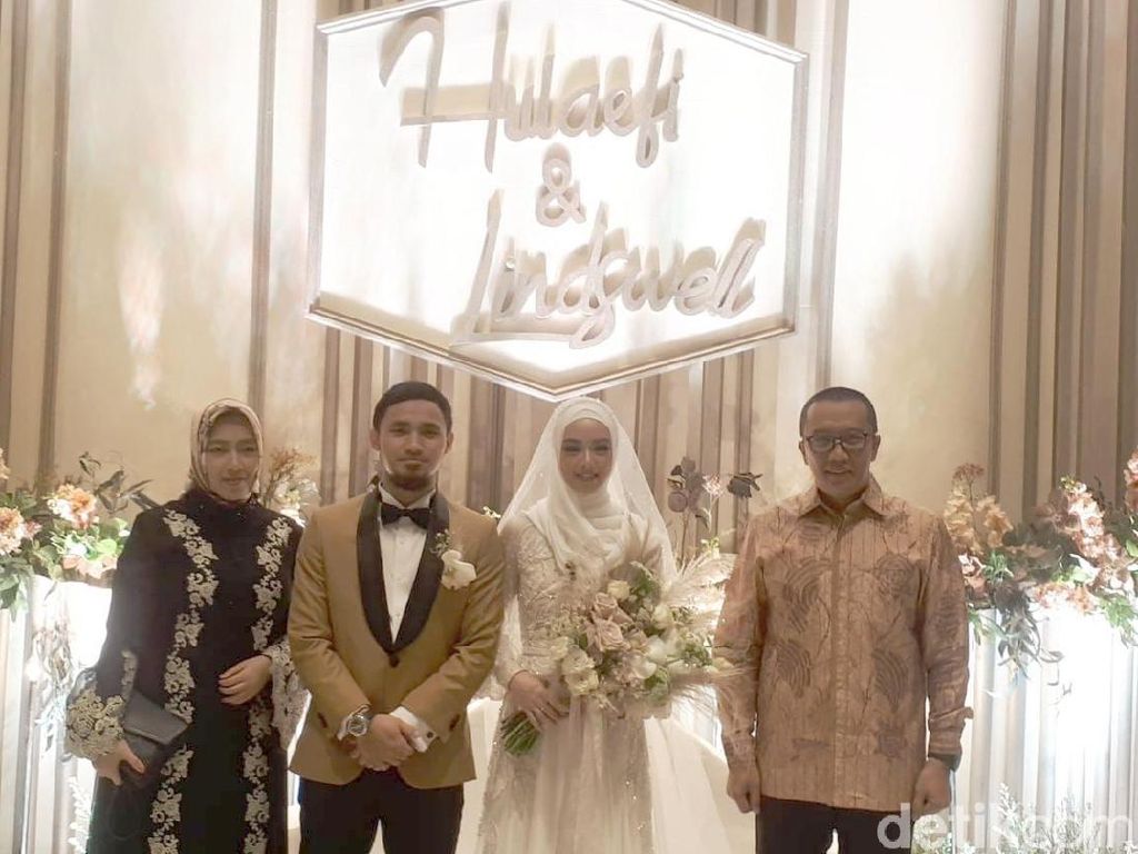 Menpora Imam Hadiri Resepsi Pernikahan LIndswell Kwok dan Hulaefi Menpora Imam Hadiri Resepsi Pernikahan LIndswell Kwok dan Hulaefi