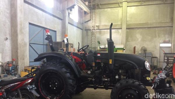 Begini Penampakan Traktor Hantu yang Bisa Jalan Sendiri