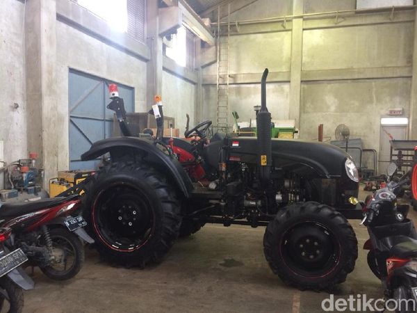 Begini Penampakan Traktor Hantu yang Bisa Jalan Sendiri