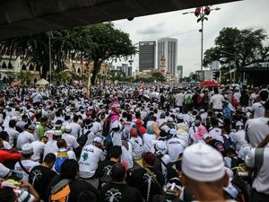 Politikus UMNO: Aksi 812 Seharusnya Juga Diikuti Warga Non-Melayu Politikus UMNO: Aksi 812 Seharusnya Juga Diikuti Warga Non-Melayu