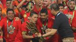 Momen Bersejarah Persija Angkat Trofi Liga 1 2018