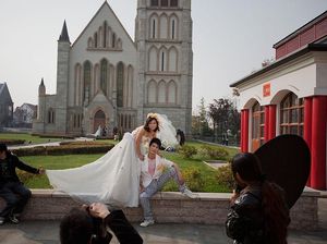 Dilarang Nikah Mewah!