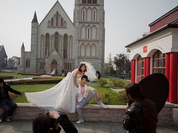 Dilarang Nikah Mewah!