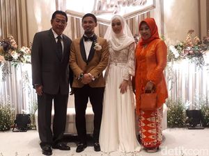 Pasangan Wushu Lindswell dan Hulaefi Naik Pelaminan Pasangan Wushu Lindswell dan Hulaefi Naik Pelaminan