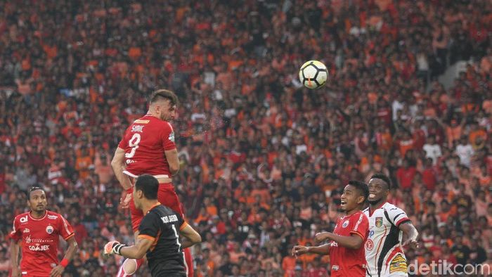 Pertandingan Persija Jakarta dengan Mitra Kukar di Liga 1 2018 dicurigai suap. (Rifkianto Nugroho/detikSport) Pertandingan Persija Jakarta dengan Mitra Kukar di Liga 1 2018 dicurigai suap. (Rifkianto Nugroho/detikSport)