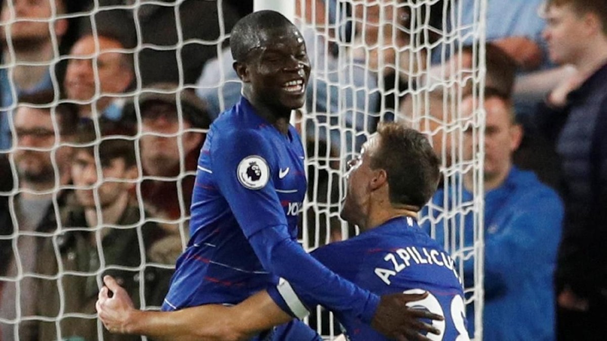 Pemain Chelsea, NGolo Kante, saat merayakan gol ke gawang Manchester City. (Foto: John Sibley/Reuters)