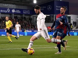 Dalam hal statistik, Madrid hanya unggul sedikit dalam penguasaan bola yakni 52-48 persen. Bahkan Huesca membuat lebih banyak tembakan (7:4). REUTERS/Vincent West.