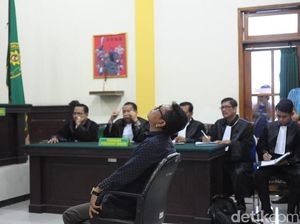 Sidang Kades Kampanyekan Sandiaga, Kuasa Hukum: Itu Uang Saweran Sidang Kades Kampanyekan Sandiaga, Kuasa Hukum: Itu Uang Saweran