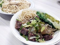 Bakmi Alek: Nyobain Bakmi Ayam Kampung dan Sengkel Sapi yang Top