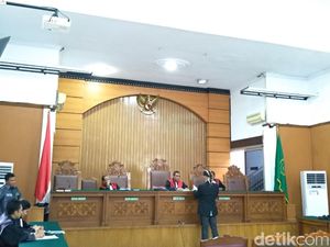 Pleidoi Belum Lengkap, Sidang Ahmad Dhani Ditunda Minggu Depan