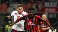 Milan melepaskan total 16 tembakan sepanjang 90 menit, tapi cuma tiga tembakan yang mengarah ke gawang. Marco Luzzani/Getty Images.