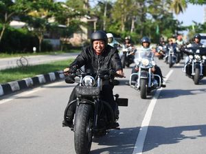 Rommy Keliling Kota Kendari dengan Moge