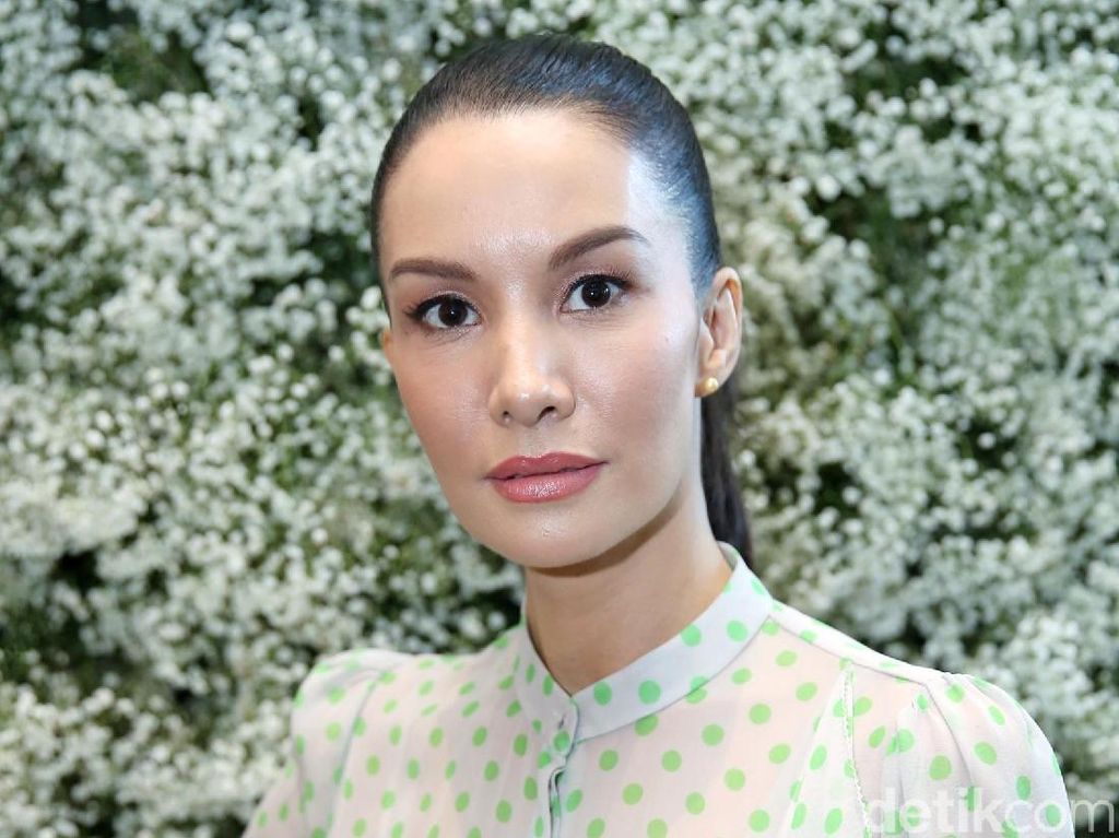 Kesedihan Nadya Hutagalung Rayakan Natal Tanpa Ibu Kesedihan Nadya Hutagalung Rayakan Natal Tanpa Ibu