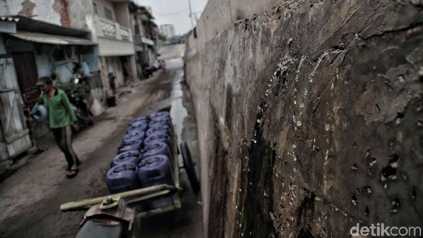 Duh,... Tanggul Muara Baru di Jakarta Utara Bocor