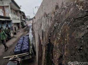 Duh,... Tanggul Muara Baru di Jakarta Utara Bocor
