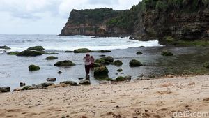 Foto: Libur Akhir Tahun ke Pantai Pribadi di Gunungkidul