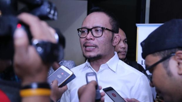 Hanif Dhakiri menjabat sebagai Plt Menpora selama satu bulan.