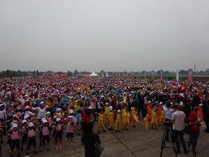 Pecahkan Rekor MURI, Ratusan Anak TK dan SD Zumba Bareng Ibu