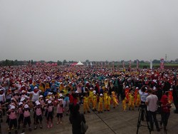 Pecahkan Rekor MURI, Ratusan Anak TK dan SD Zumba Bareng Ibu