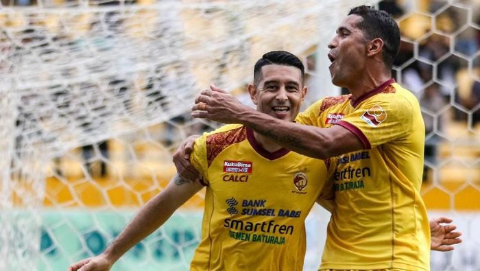 Esteban Vizcarra dan Alberto Goncalves akan hengkang dari Sriwijaya FC (Nova Wahyudi/Antara) Esteban Vizcarra dan Alberto Goncalves akan hengkang dari Sriwijaya FC (Nova Wahyudi/Antara)