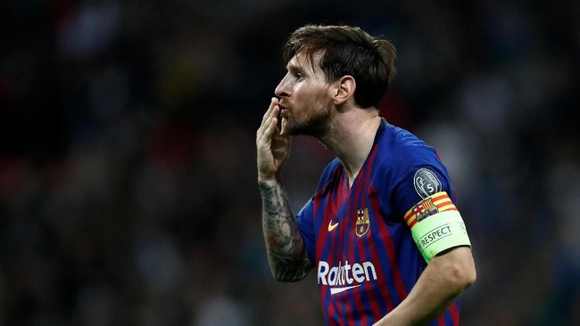 Raih Sepatu Emas, Messi Puji Rekan Setim di Barcelona
