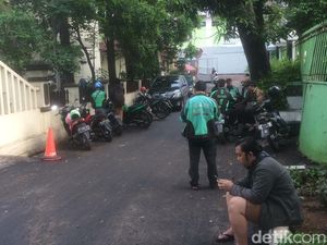 Genangan Air di Tebet Surut, Perahu Karet masih Disiagakan